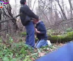 Gay oral hacer mi squirt. una mamada de dick en el bosque y un caliente video de sexo gay. amateur, gay oral hacer mi squirt