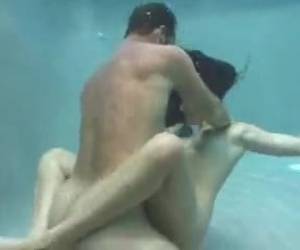 Fijaros si habrá formas de practicar sexo y follar en lugares insospechados tanto al aire libre por el morbo que te pudiera dar de que te pillaran en ese preciso momento o en el coche cuando aun es de día, o en tu casa con la ventana abierta, pues esta