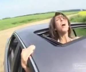 Me encantan las morenas, y más aun en la forma en que se lo folla esta francesa al menda que está debajo (ya quisiera ser yo) todavía más si encima se pone a hablarme en francés, me gusta este video xD.